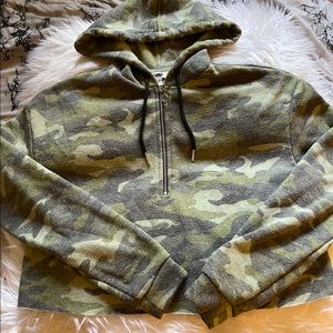 CROPPED CAMO HOODIE• SIZE SMALL